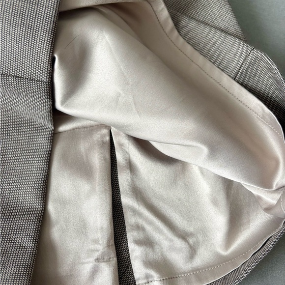 Chic Beige Skirt with Button Detail - Picture 6 of 8